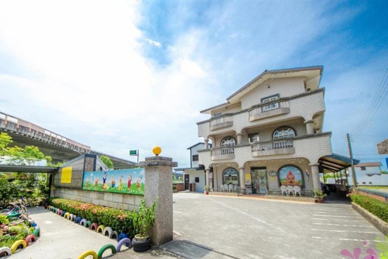 Sweetheart Homestay Luodong Exteriör bild